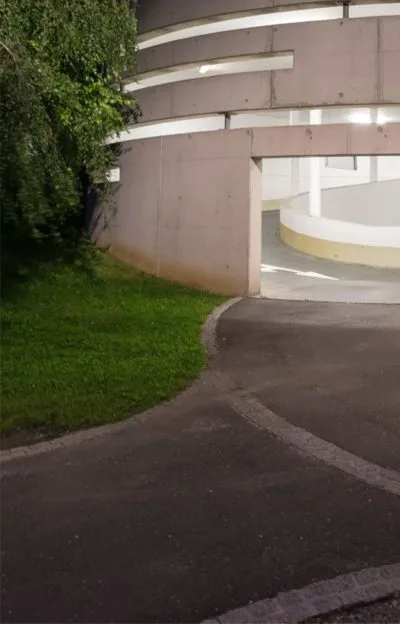 landscaper-04-service-400×624-1