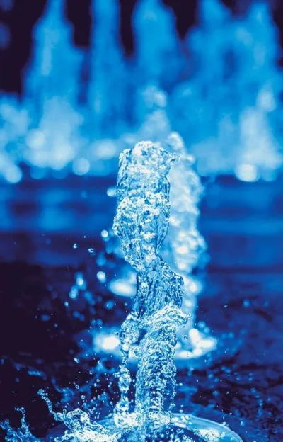 landscaper-05-service-400×624-1